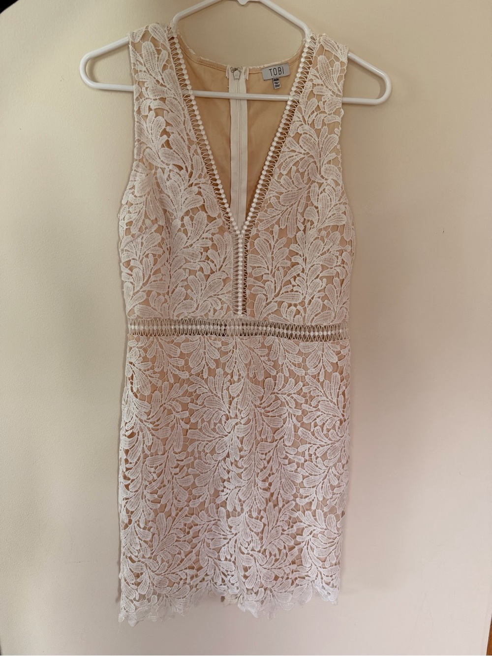 Tobi Medium White Ivory Floral Lace V-Neck Mini Dress